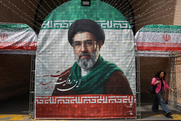 Iran lần đầu tiết lộ thương tích của Lãnh tụ tối cao Mojtaba Khamenei
