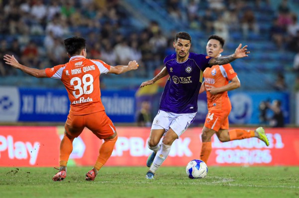 Không phải trụ hạng, cuộc đấu trí nào hấp dẫn hơn cả đua vô địch V-League?