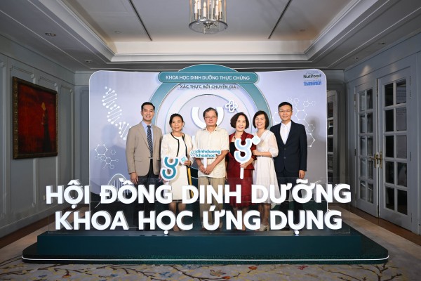 Lần đầu tiên có Hội đồng bác sĩ giải đáp mọi thắc mắc nuôi con cho 'các mom'