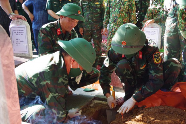 Lấy mẫu, số hóa thông tin hài cốt liệt sĩ tại Nghĩa trang liệt sĩ quốc gia Trường Sơn