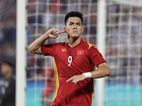 Lê Giang Patrick và Tiến Linh nên lưu ý, V-League sắp hết rồi đấy: Thầy Kim không đợi đâu! Lê Giang Patrick và Tiến Linh nên lưu ý, V-League sắp hết rồi đấy: Thầy Kim không đợi đâu!
