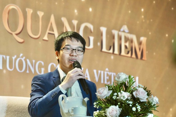 Lê Quang Liêm ở đâu cũng hướng về cờ vua nước nhà Lê Quang Liêm ở đâu cũng hướng về cờ vua nước nhà