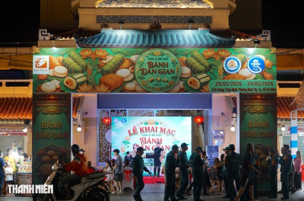 Lễ hội ẩm thực ở ngôi chợ trăm tuổi tại TP.HCM: Hàng trăm loại bánh miền Tây bắt mắt