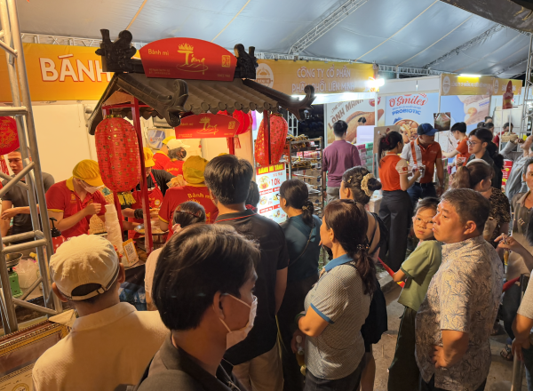 Lễ hội bánh mì mùa 4 thu hút lượng khách kỷ lục