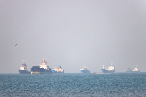 Loạt tàu bị tấn công ở Hormuz, Mỹ cáo buộc Iran 'đứng sau'