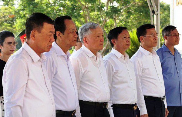 Nguyên Phó thủ tướng trao nhà tình nghĩa cho gia đình người có công ở Đà Nẵng