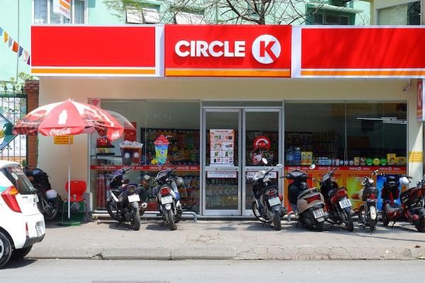 “Nóng” cuộc chiến cửa hàng tiện lợi tại Việt Nam