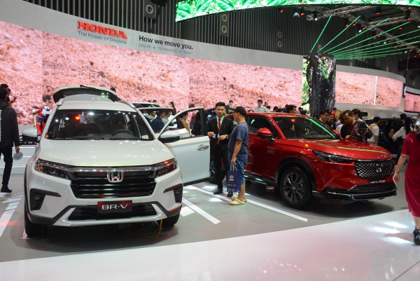 Ô tô Trung Quốc ồ ạt về Việt Nam, vượt xe giá rẻ sản xuất từ Indonesia Ô tô Trung Quốc ồ ạt về Việt Nam, vượt xe giá rẻ sản xuất từ Indonesia
