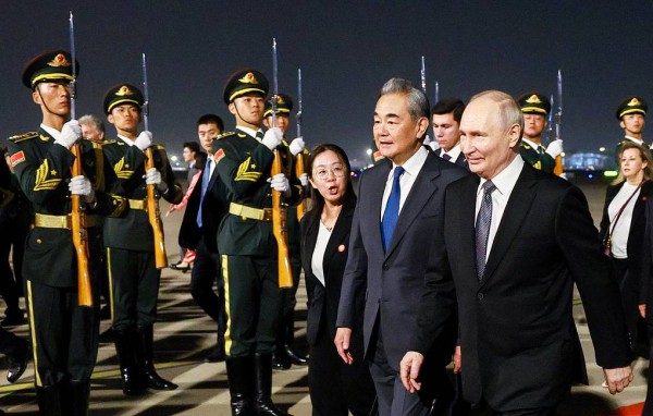 Ông Putin đến Bắc Kinh, bắt đầu chuyến công du Trung Quốc