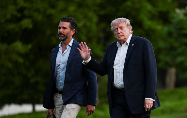 Ông Trump không dự đám cưới con trai vì 'vấn đề Iran'