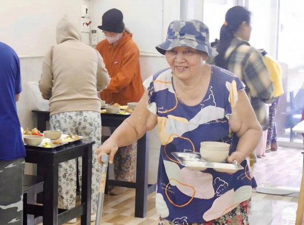 Quán cơm miễn phí gần bệnh viện và lời chúc lạ: ‘Mong không gặp lại’