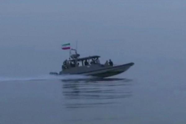 Quân đội Iran dọa có thể tấn công lực lượng Mỹ ở eo biển Hormuz
