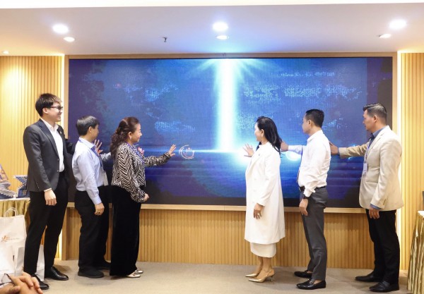 Ra mắt tủ sách 'Tri thức thiện nguyện' gây quỹ học bổng cho trẻ mồ côi