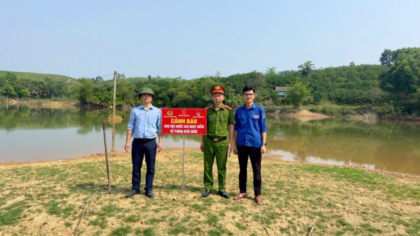 Rủ nhau đi câu cá, 2 nam sinh lớp 10 đuối nước tử vong Rủ nhau đi câu cá, 2 nam sinh lớp 10 đuối nước tử vong