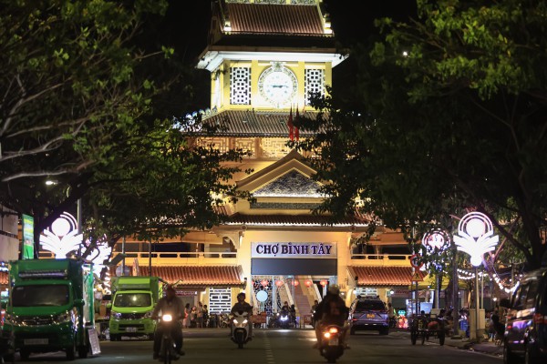 Sống ở TP.HCM: Phố đêm Chợ Lớn đã có gì đặc biệt?