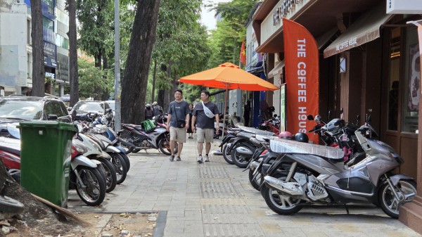 TP.HCM xử lý mạnh việc lấn chiếm vỉa hè
