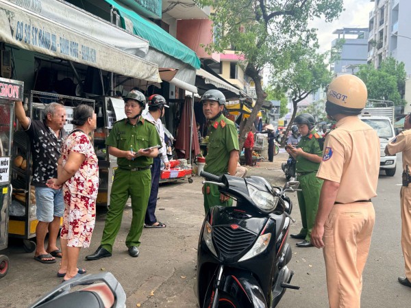 Thấu tình đạt lý khi xử lý lấn chiếm vỉa hè