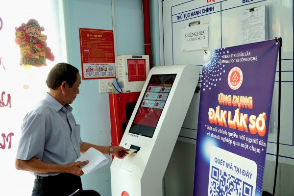 Thủ tục gọn, dân lợi: Cán bộ trẻ nâng cao sự hài lòng người dân