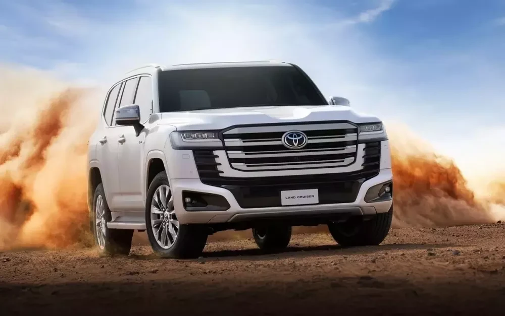 Toyota Land Cruiser LC 300 hybrid tiếp nối sự phi lý?