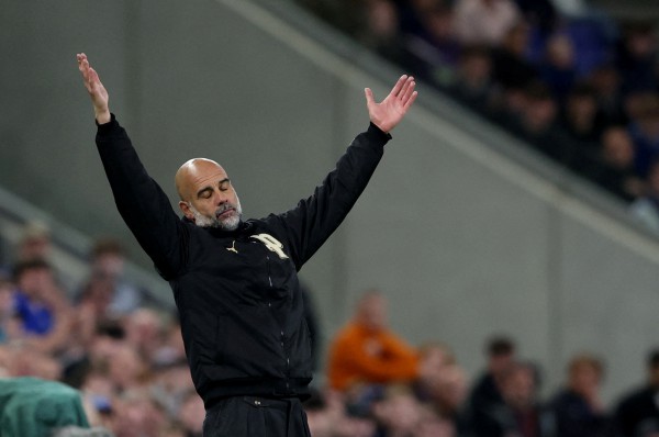 Tỷ lệ vô địch của Arsenal nhảy vọt, HLV Guardiola nói điều bất ngờ sau cú sốc