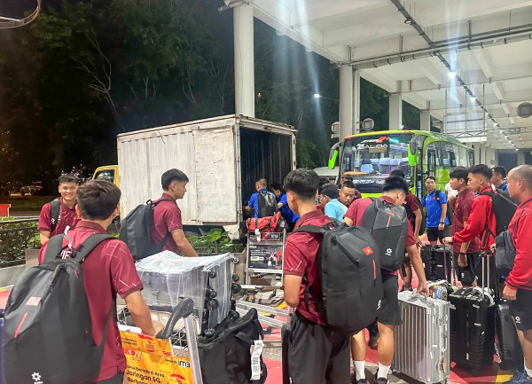 U.19 Việt Nam đến Indonesia an toàn, rất bất ngờ vì...