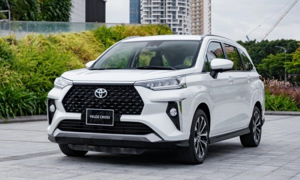 Veloz Cross bất ngờ vươn lên dẫn đầu mảng xe xăng Veloz Cross bất ngờ vươn lên dẫn đầu mảng xe xăng