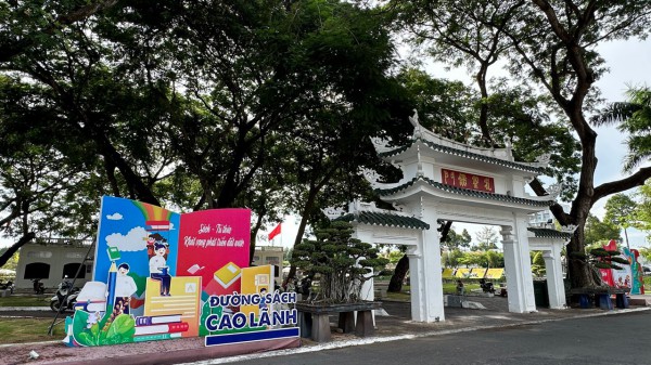 Vì sao một nửa gian hàng ở đường sách Cao Lãnh bỏ trống?