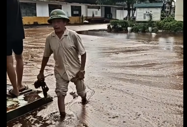 Vụ sét đánh vỡ bồn chứa mật: Lãnh đạo nhà máy đường nói gì?