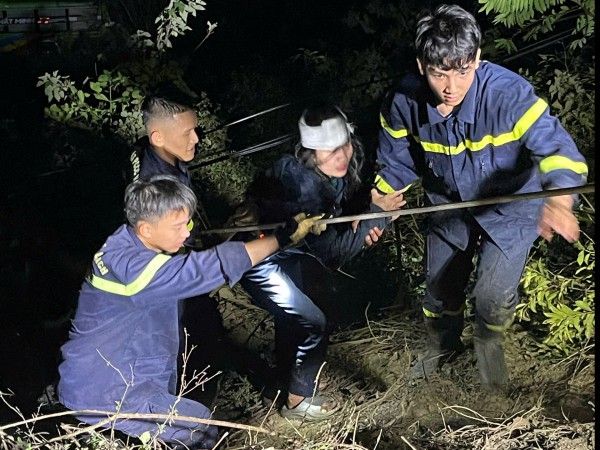 Xe khách rơi xuống đèo An Khê, 1 người chết và 11 người bị thương