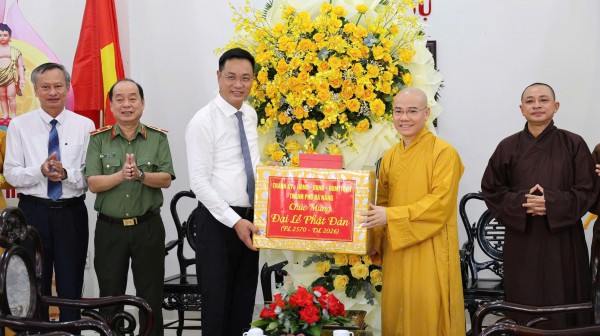 Lãnh đạo Đà Nẵng thăm Giáo hội Phật giáo, lan tỏa tinh thần từ bi mùa Phật đản