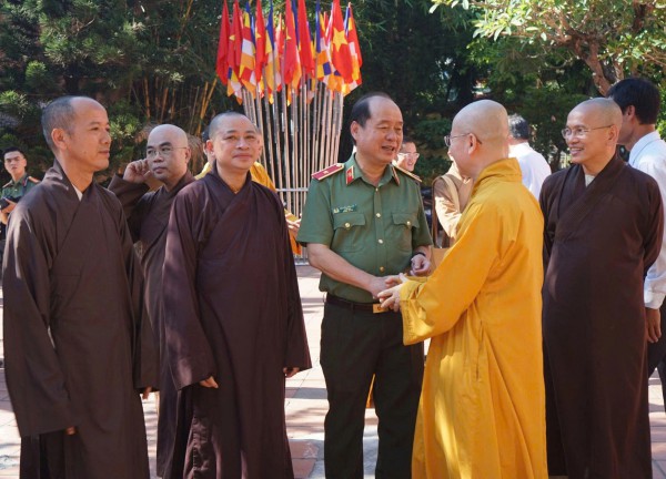 Lãnh đạo Đà Nẵng thăm Giáo hội Phật giáo, lan tỏa tinh thần từ bi mùa Phật đản