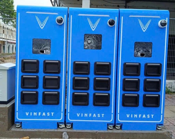 Làm rõ vụ đập phá 11 trạm đổi pin VinFast tại TP.HCM Làm rõ vụ đập phá 11 trạm đổi pin VinFast tại TP.HCM