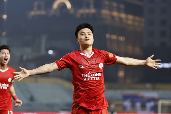 Cá tính góc cạnh của HLV Popov mang tới cho V-League màu sắc riêng, nhưng...