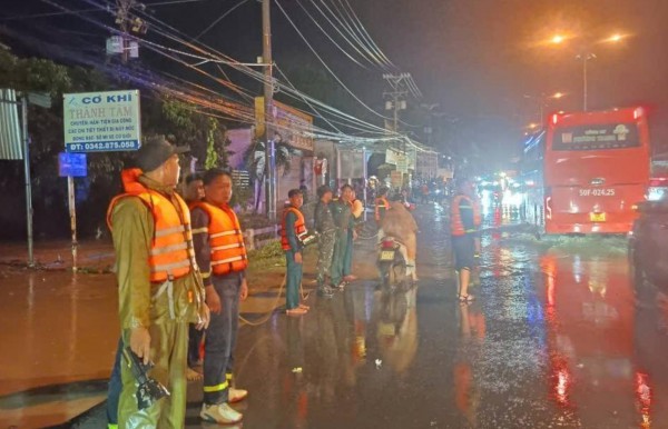 Đồng Nai: Kịp thời giải cứu 3 người dân bị nước cuốn trôi