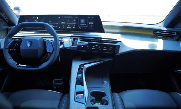SUV châu Âu Peugeot 3008 mới tại Việt Nam có 2 phiên bản, giá từ 1,279 tỉ