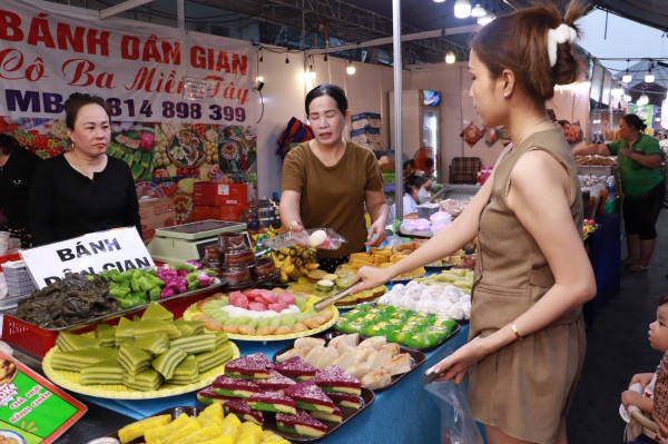 Hơn 180 gian hàng đặc sản hội tụ tại tuần lễ nông sản vùng miền Bình Đông