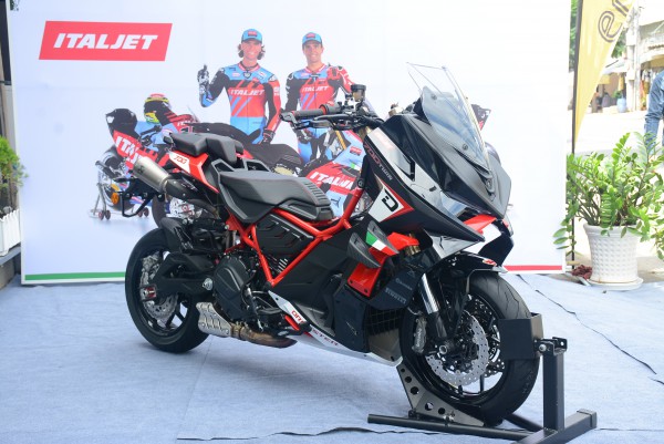 Siêu xe tay ga Italjet Dragster 700 đầu tiên về Việt Nam, giá 428 triệu đồng