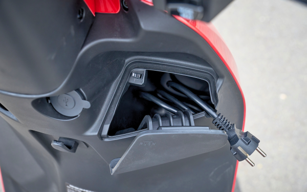 Lái thử Dat Bike ERA: Xe máy điện 'cân đời thực', giá từ 29,9 triệu đồng