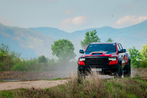 Mang dàn xe Jeep, RAM tiền tỉ 'chơi' rally: Màn chào hàng tốn kém của THACO