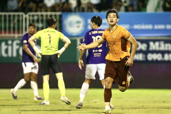 Cuộc đua trụ hạng nghẹt thở vòng 26 V-League: Xót xa những cựu vương sa cơ!