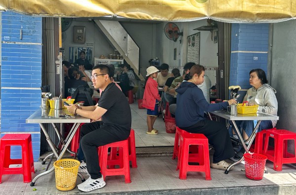 Quán bún riêu bình dân được Michelin gọi tên: Chủ quán từng 'sợ đi dự mà không có giải'