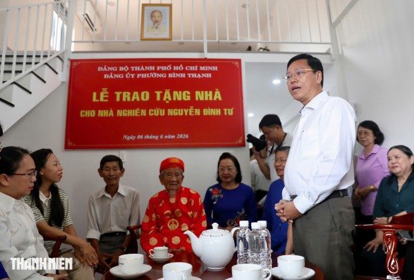 TP.HCM trao tặng nhà mới cho nhà nghiên cứu Nguyễn Đình Tư ở tuổi 106 TP.HCM trao tặng nhà mới cho nhà nghiên cứu Nguyễn Đình Tư ở tuổi 106
