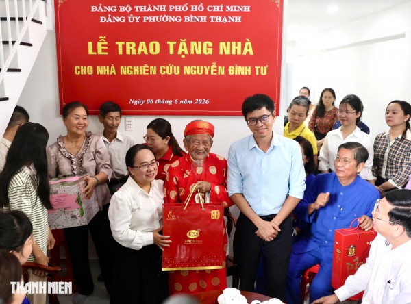 TP.HCM trao tặng nhà mới cho nhà nghiên cứu Nguyễn Đình Tư ở tuổi 106 TP.HCM trao tặng nhà mới cho nhà nghiên cứu Nguyễn Đình Tư ở tuổi 106