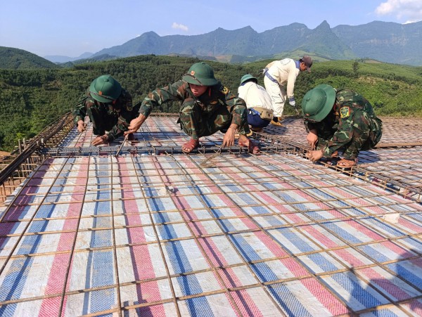 Dựng trường dưới nắng gió biên cương Quảng Trị