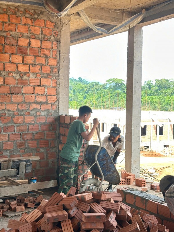 Dựng trường dưới nắng gió biên cương Quảng Trị