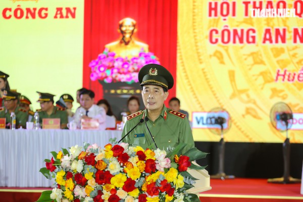 Mãn nhãn màn biểu diễn của cảnh sát đặc nhiệm, kỵ binh... tại Đại nội Huế