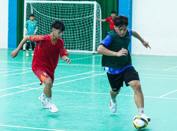CLB Thái Sơn Nam: HLV Tây Ban Nha 'tìm vàng' từ hơn 2.600 thí sinh nam, nữ CLB Thái Sơn Nam: HLV Tây Ban Nha 'tìm vàng' từ hơn 2.600 thí sinh nam, nữ