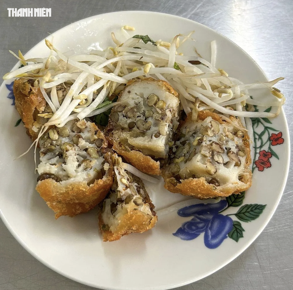 Quán bánh cuốn Michelin ở trung tâm TP.HCM: Thâm niên 65 năm, bà chủ có thói quen đặc biệt