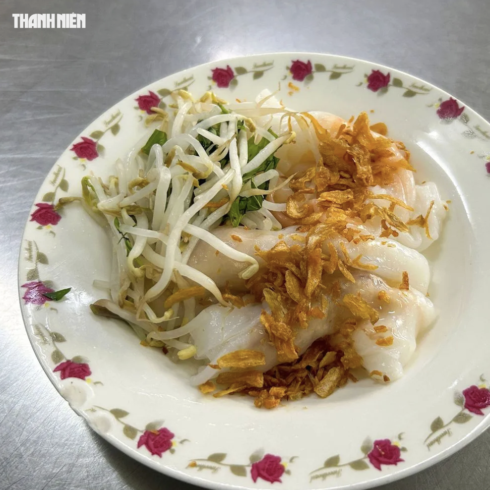 Quán bánh cuốn Michelin ở trung tâm TP.HCM: Thâm niên 65 năm, bà chủ có thói quen đặc biệt