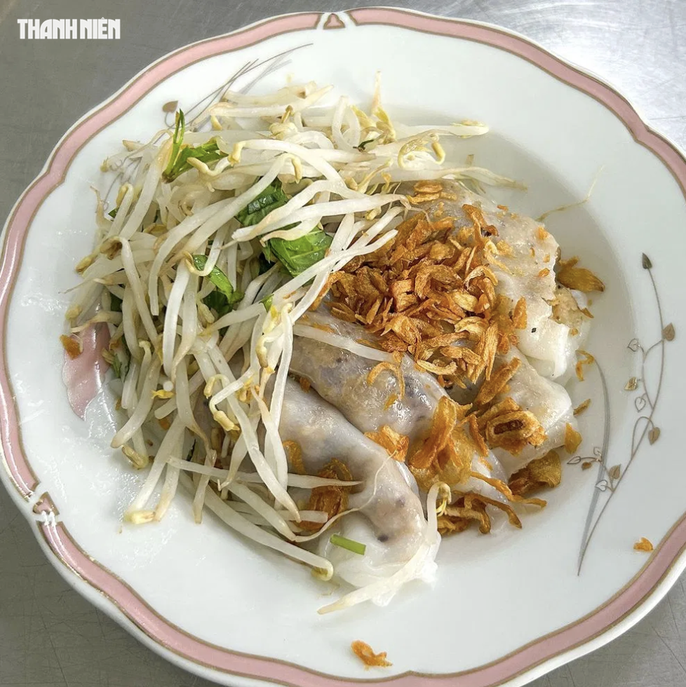 Quán bánh cuốn Michelin ở trung tâm TP.HCM: Thâm niên 65 năm, bà chủ có thói quen đặc biệt